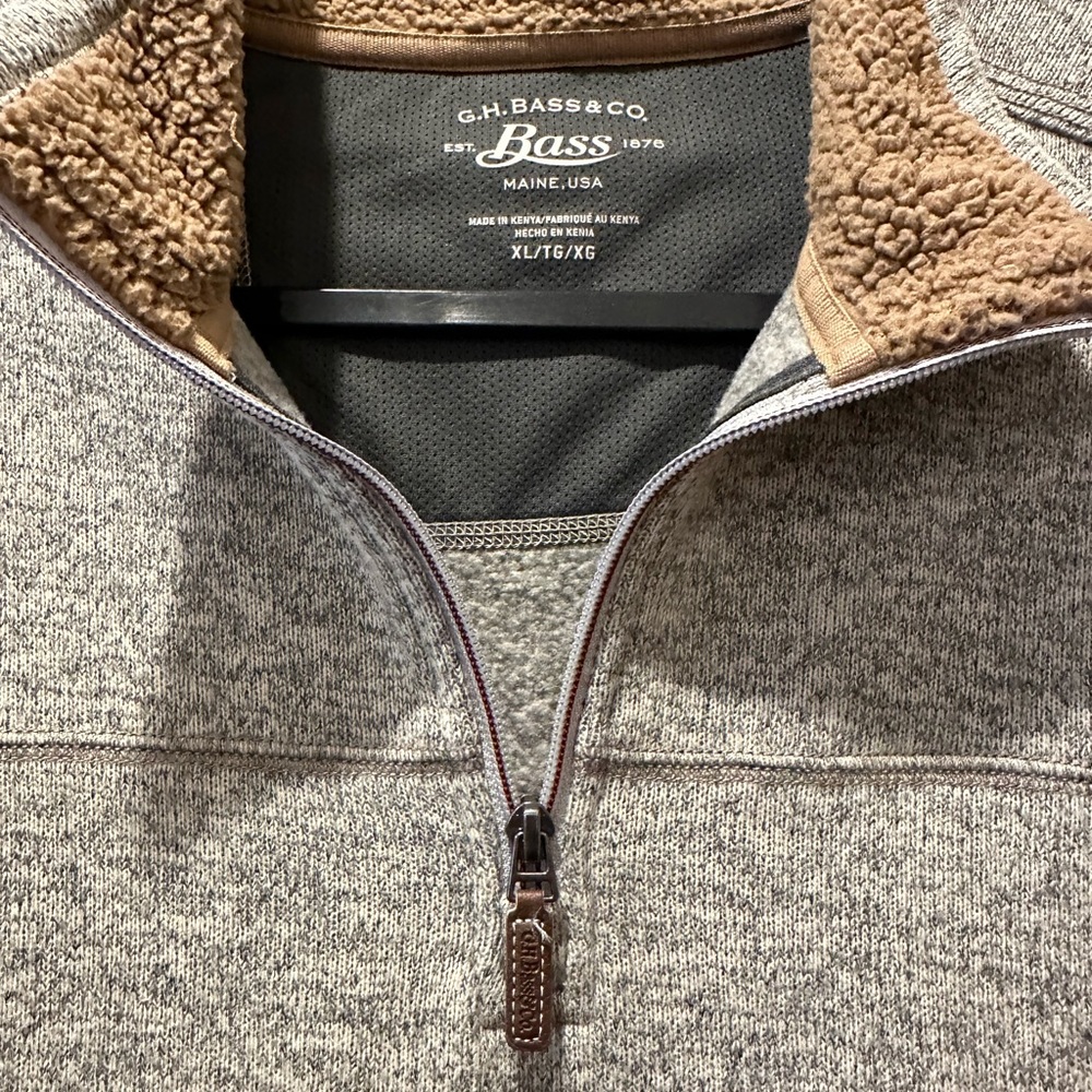 G.H. BASS & CO. MEN’S 1/4 ZIP SWEATER.  SIZE X-LARGE. - Picture 3 of 4